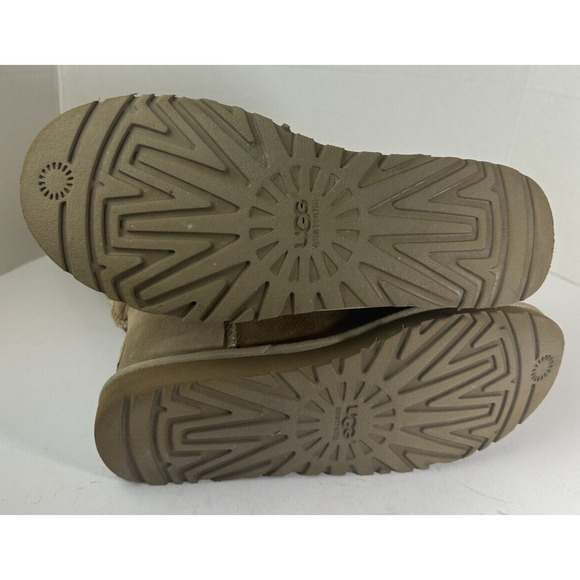 UGG Bailey Button Triplet II Boots Tall Fur Lined 1873 Tan Brown Women's Size 9 - Picture 12 of 16